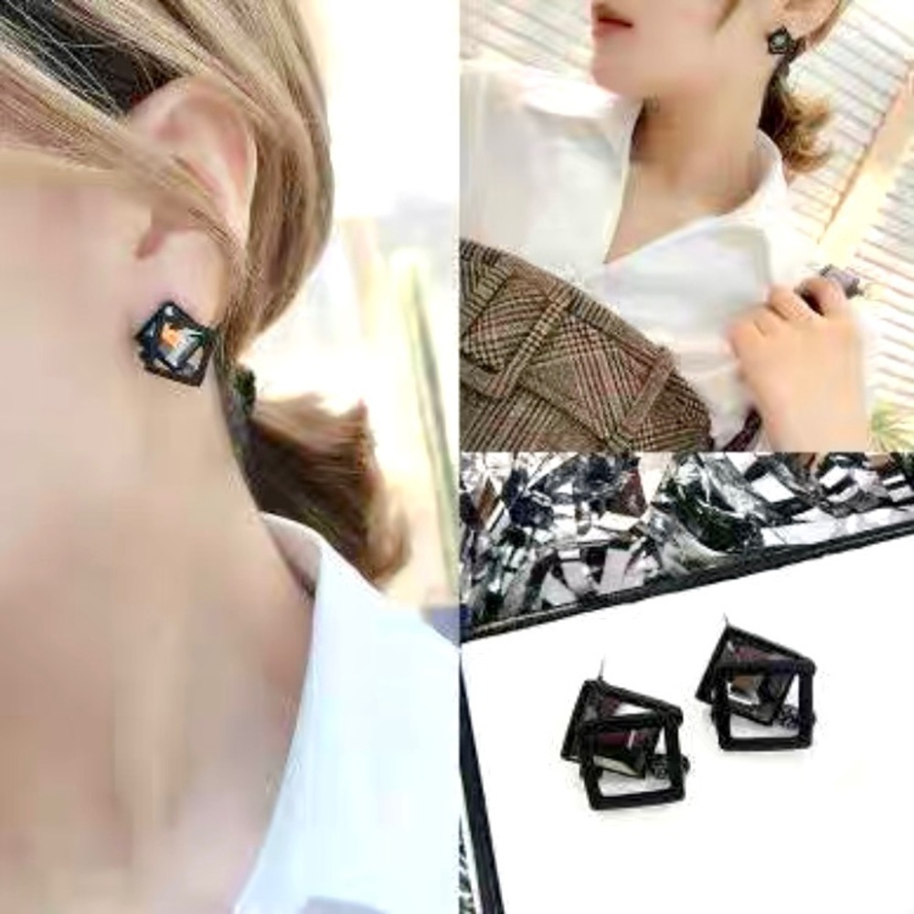 ❣️$25/3❣️ 3D Black Square Shining Stud Earrings - Picture 4 of 10